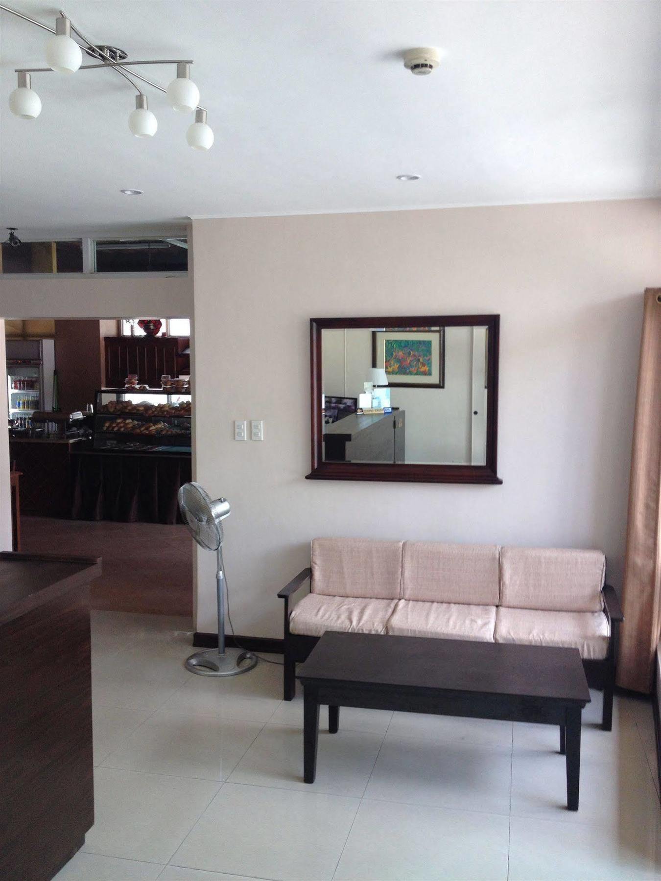 Oftana Suites Mandaue City Exterior foto