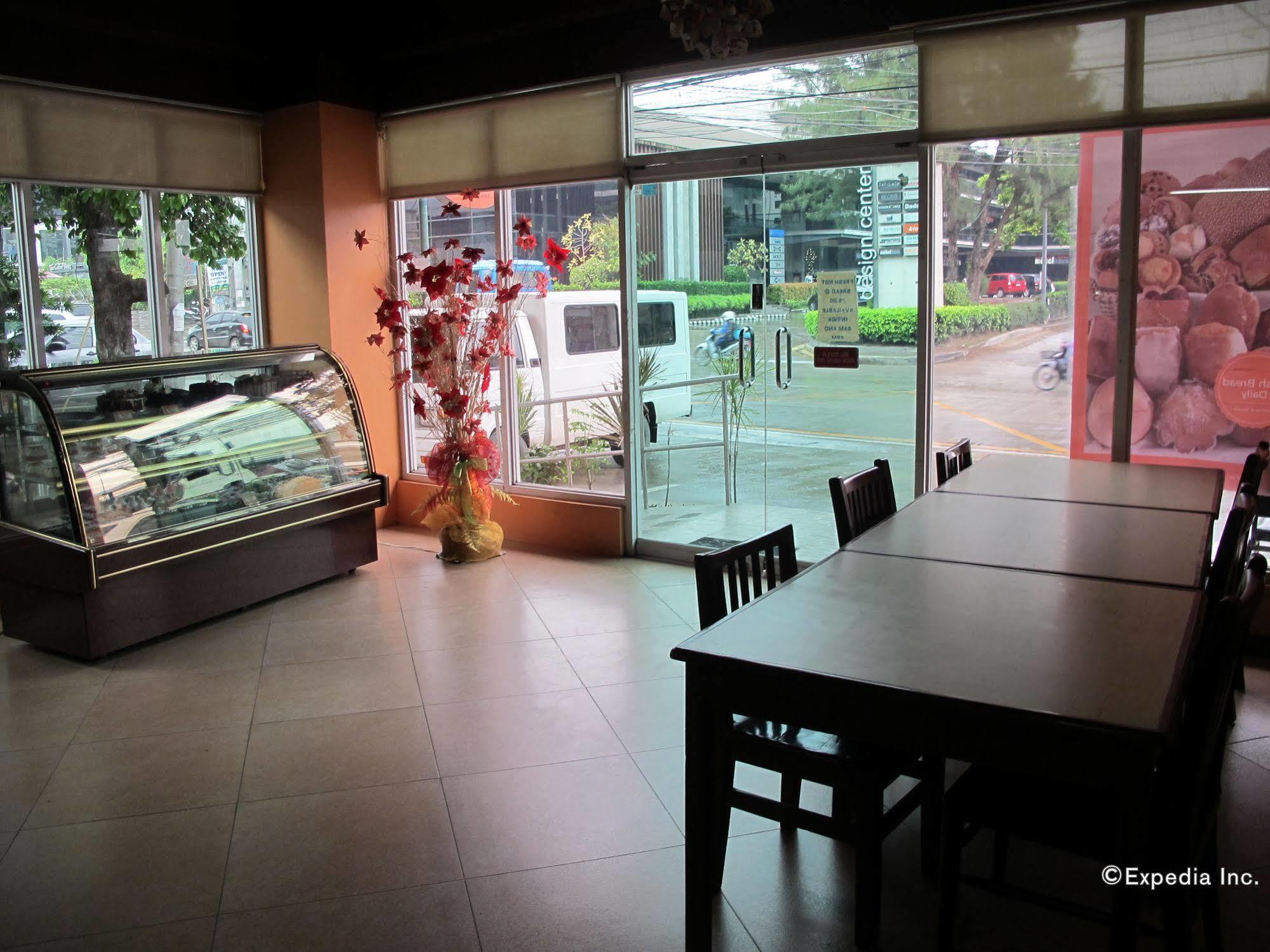 Oftana Suites Mandaue City Exterior foto