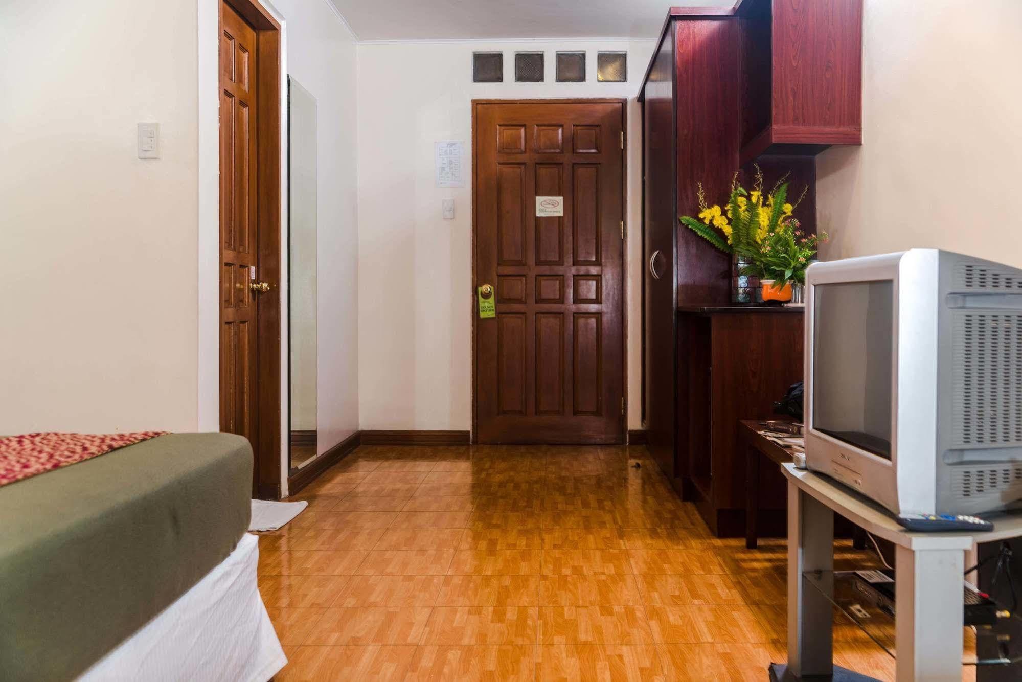 Oftana Suites Mandaue City Exterior foto